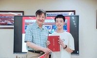 Tuổi trẻ tài cao: Nam sinh Trung Quốc nhận giấy trúng tuyển Bắc Đại khi mới 14 tuổi