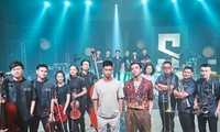 SOOBIN &quot;phá đảo&quot; 12 nhạc cụ và 32 nhạc công trong MV &quot;The Playah&quot; phiên bản mới