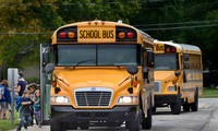 Xe buýt đưa đón học sinh được cho là phương tiện an toàn, tập trung nhất, nhưng những mối nguy hiểm tiềm ẩn vẫn tồn tại. Ảnh: AP.