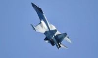  &apos;Vua tác chiến&apos; Su-35 của Nga vượt trội &apos;chim ăn thịt&apos; F-22