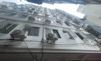 Cận cảnh những căn hộ 'nhốt người' trong các tòa chung cư mini ở Hà Nội