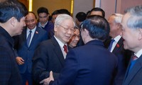 Tổng Bí thư, Chủ tịch nước Nguyễn Phú Trọng và các đại biểu tham dự buổi gặp mặt chiều 6/1. Ảnh: Như Ý