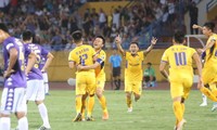 Đánh bại Hà Nội, Sông Lam Nghệ An lên đỉnh bảng V-League