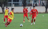 U23 Việt Nam đấu đối kháng trong buổi tập đầu tiên tại Campuchia 