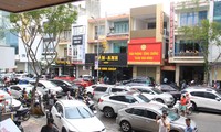Sau ngập lụt lịch sử, loạt ô tô chết máy nằm giữa đường phố Đà Nẵng
