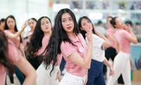 Thí sinh Hoa hậu Việt Nam 2022 tập luyện vũ đạo trong không gian mô phỏng sân khấu chính