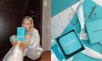 Rosé lại nhận quà từ Tiffany&amp;Co. ngay trước thềm solo, bao giờ mới chịu công bố đại sứ?
