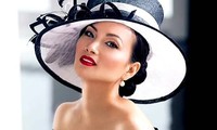 Hà Phương - vợ của &apos;Người Việt giàu nhất thế giới&apos; làm việc thiện đầu xuân
