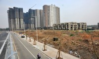 Dù thị trường bất động sản khó khăn nhưng giá nhà ở chưa có dấu hiệu giảm.