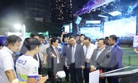 Các đại biểu trải nghiệm tại gian hàng Sóng Festival 2023