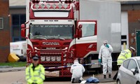 Hiện trường vụ phát hiện thi thể 39 người trên xe container. Ảnh: Sky News
