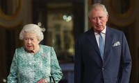 Thái tử Charles và Nữ hoàng Elizabeth II. Ảnh: Getty