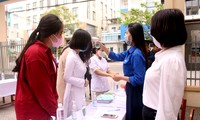 Sở GD&ĐT TP Đà Nẵng yêu cầu các trường có điểm thi tốt nghiệp THPT năm 2020 phải thực hiện nghiêm các biện pháp phòng chống dịch COVID – 19 sau khi địa phương này phát hiện 1 ca nghi nhiễm COVID - 19 đã dương tính 3 lần
