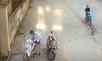 Chỉ một giây, kẻ trộm đã mở được khóa chiếc xe SH Mode ở Hà Nội