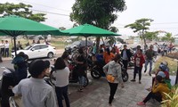 Người dân tập trung tại khu vực dự án tại Điện Bàn, Quảng Nam để đòi quyền lợi vào ngày 15/3. 