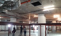 Tầng 1 tòa nhà chung cư F.Home được cắt đôi để làm bãi đỗ xe 2 tầng khiến cư dân lo lắng. 