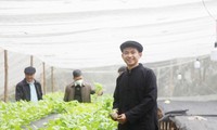 Anh Hoàng Xuân Mau (xã Xuân Lương, huyện Yên Thế, Bắc Giang) khởi nghiệp với mô hình nông sản sạch. Ảnh: Nguyễn Thắng.