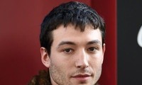 Sự nghiệp lao dốc, &quot;The Flash&quot; Ezra Miller tiếp tục bị cảnh sát &quot;sờ gáy&quot; vì... ăn trộm