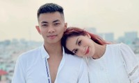 Vợ chồng Khánh Thi, Phan Hiển có hành động trái ngược trên mạng, rốt cuộc là có chuyện gì?