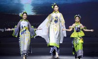 Ngất ngây trước sắc vóc của ‘Hoa hậu cao nhất Việt Nam’ khi trình diễn áo dài trên đất Thái