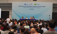 Vụ phụ huynh căng băng rôn đòi nợ: Trường quốc tế đòi thu thêm tiền để...vượt khó