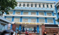 Tạm đình chỉ giáo viên đánh gãy ngón tay học sinh