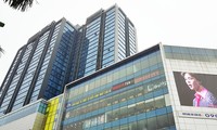 Dân chung cư 5 sao Artemis lại xuống đường băng rôn vì bị cắt... nước