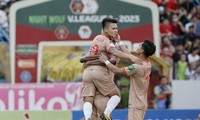 CAHN thắng dễ Viettel 3-0 để chạm tay vào cúp vô địch V-League. (ảnh L.T)