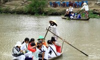 Nhiều nơi học sinh đi đò đến trường