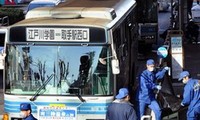 Đâm chém loạn xạ trên xe bus tại Nhật
