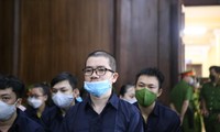 Chủ mưu vụ án Nguyễn Thái Luyện tại phiên tòa.