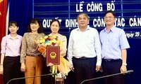 Bà Nguyễn Thị Thu Hương (giữa) - tân Phó Chánh Văn phòng Đoàn ĐBQH và HĐND tỉnh Tây Ninh.
