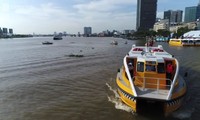Trải nghiệm tuyến buýt sông đầu tiên của Sài Gòn