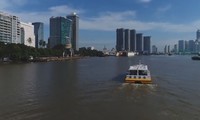 Hết miễn phí, người Sài Gòn vẫn xếp hàng đi buýt sông