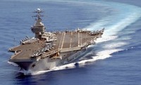 Xem máy bay chiến đấu cất, hạ cánh trên tàu sân bay USS Carl Vinson