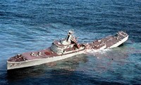 Ngư lôi Mk 48 bẻ gãy tàu chiến mục tiêu trong cuộc tập trận