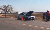 Mercedes-Benz C-Class tự bốc cháy