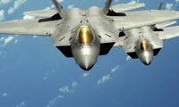  F-22 thực hiện tiếp dầu trên không khi bắt đầu không kích ở Syria