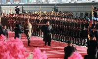 Ông Kim Jong-un duyệt đội danh dự trước khi lên tàu tới Việt Nam