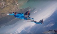 Màn nhào lộn mãn nhãn của ‘hổ mang chúa’ Su-30 Nga