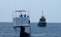 Hải quân Thái Lan kéo nhà nổi bị cáo buộc xâm phạm chủ quyền vào bờ