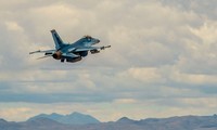 Cận cảnh F-16 của Mỹ ‘ngụy trang’ thành Su-57 của Nga lần đầu cất cánh