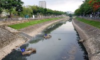 Nước sông Tô Lịch đổi màu sau nửa tháng sử dụng công nghệ Nhật Bản