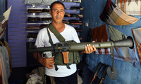 Chợ thủ công tại Yemen chuyển sang buôn súng đạn vì nội chiến