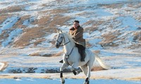 Triều Tiên phát video ông Kim phi ngựa trắng trên núi thiêng