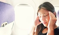 Tại sao tai bị ù khi đi máy bay?