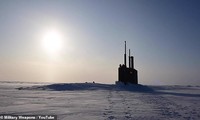 Cận cảnh tàu ngầm hạt nhân Mỹ phá tung lớp băng dày tại Bắc Cực