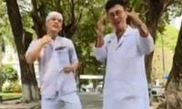 Vũ điệu rửa tay phiên bản hai bác sĩ Việt Nam