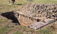 Nghĩa trang tại Anh đào sẵn mộ cho người sống giữa dịch Covid-19
