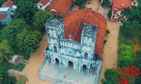 Nhà thờ màu xanh lưu giữ cổ vật độc nhất ở Việt Nam